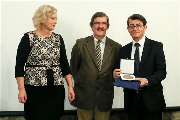 Fotó: Nemes Róbert - A képen: Dr. Tóth Ildikó főigazgató, Dr. Hernádi László a Tudományos Bizottság elnöke, Prof. Dr. Barkai László